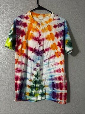 Kirkland Signature Tie‑Dye T‑Shirt | Size M | Vibrant Rainbow Pattern